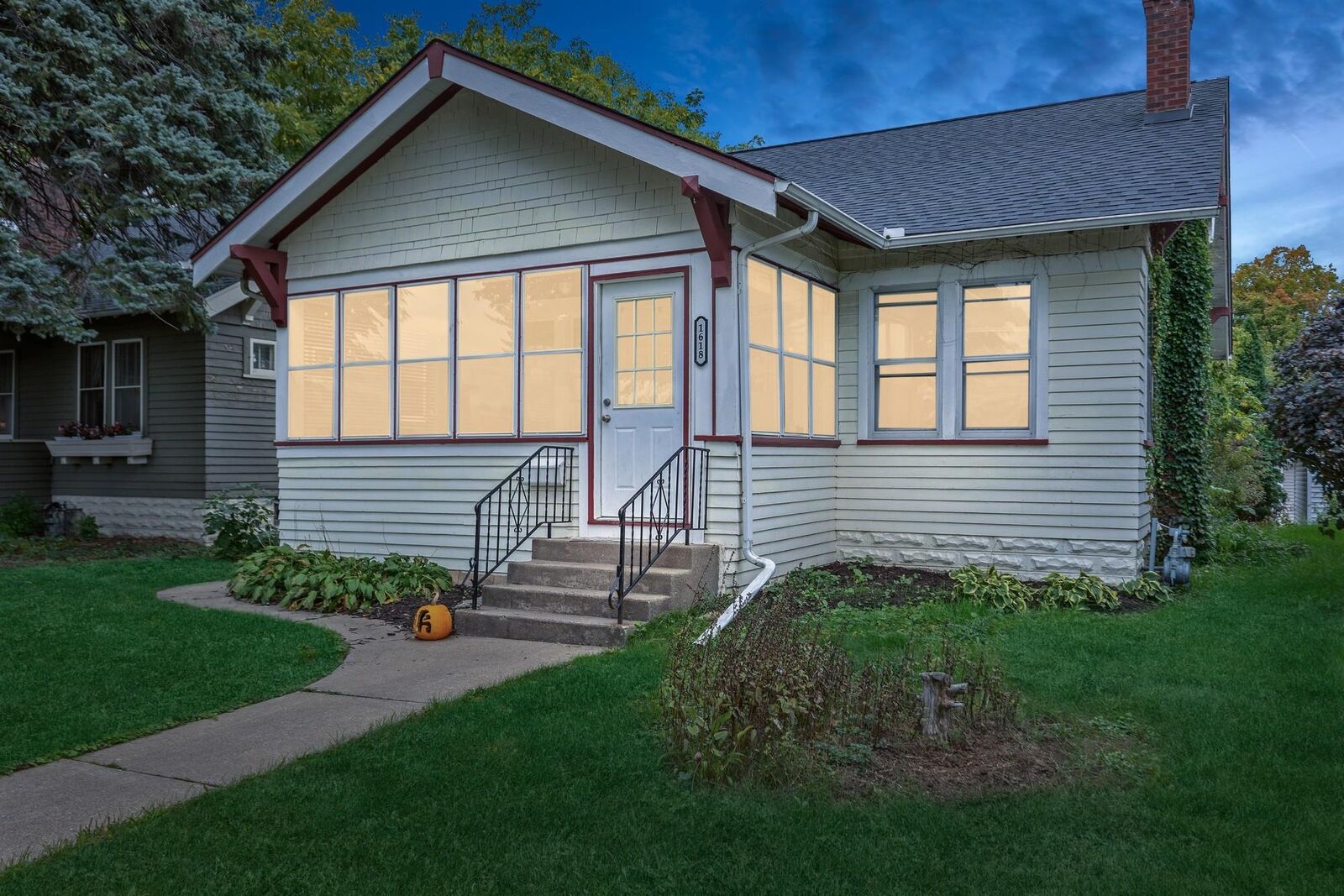 Property Photo:  1618 Saint Clair Avenue  MN 55105 