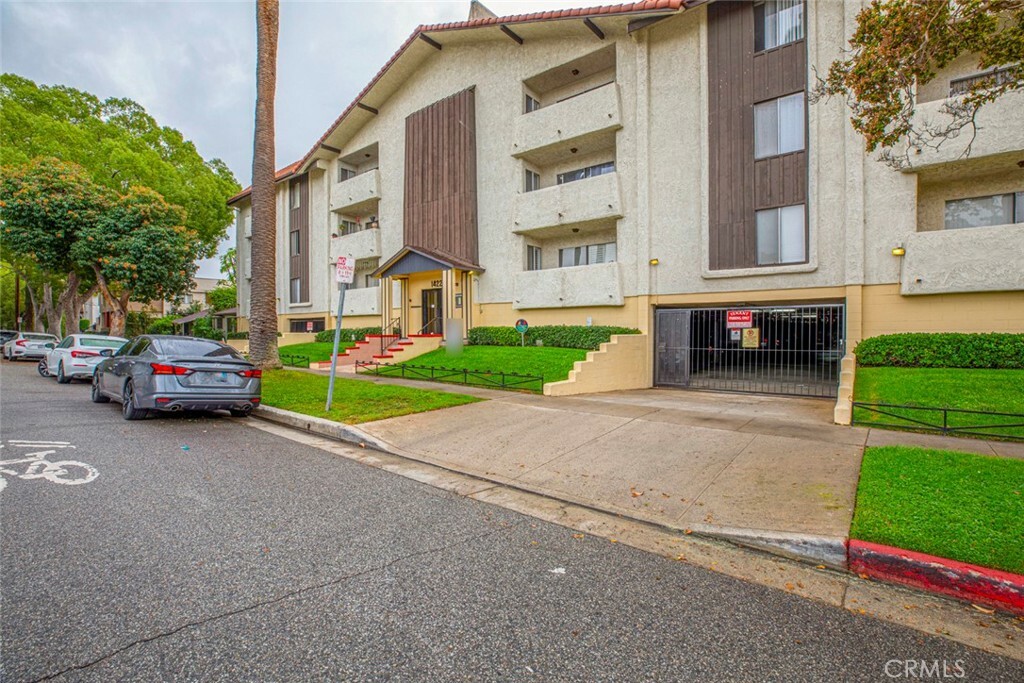 Property Photo:  1422 Rock Glen Avenue 209  CA 91205 