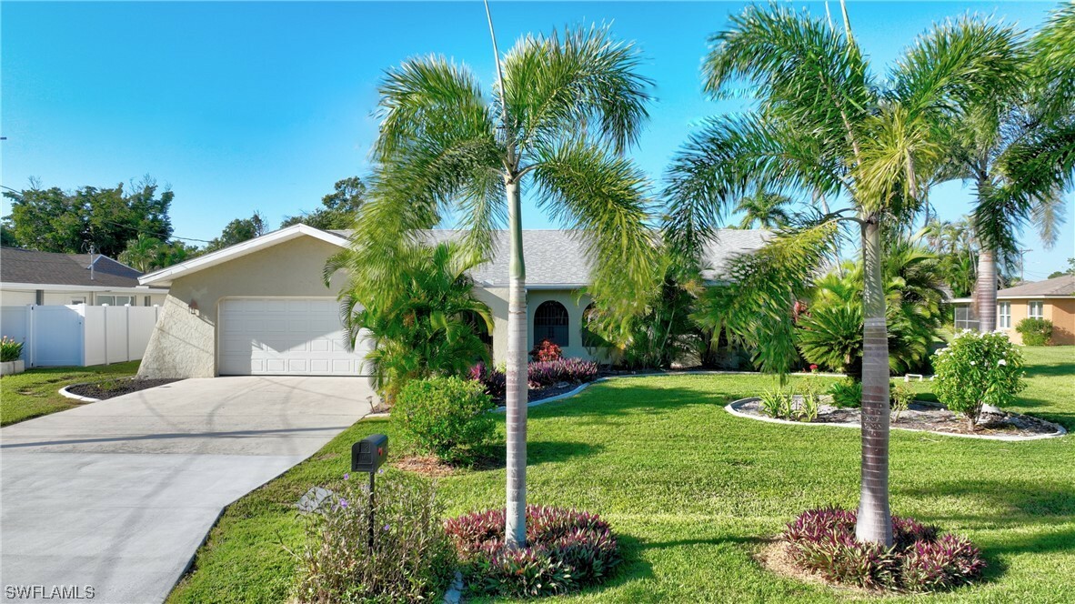 Property Photo:  3906 SE 9th Court  FL 33904 