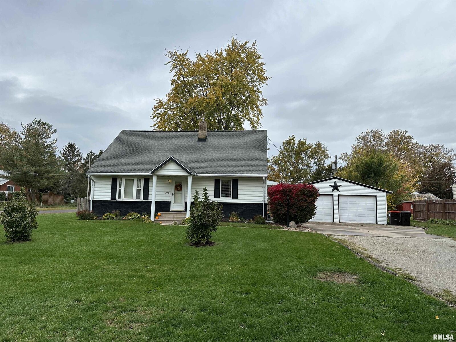 Property Photo:  101 N 5th Street  IL 61525 