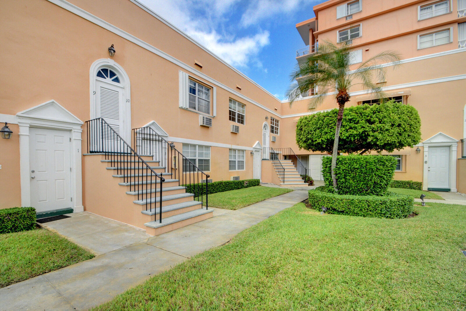 Property Photo:  31 S Golfview Road 11  FL 33460