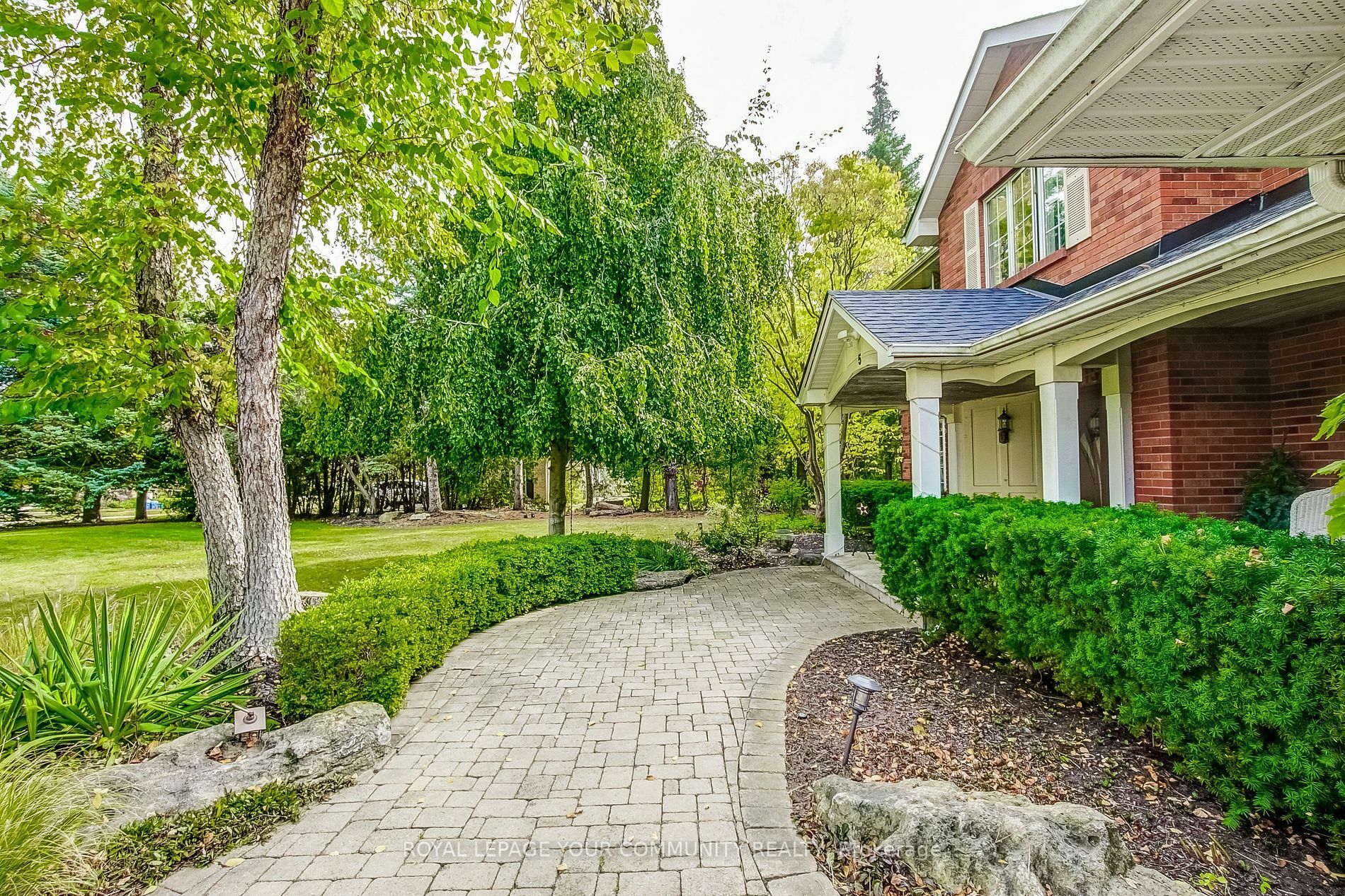 Property Photo: 5 Oak Ridge Dr ON L7G5G6