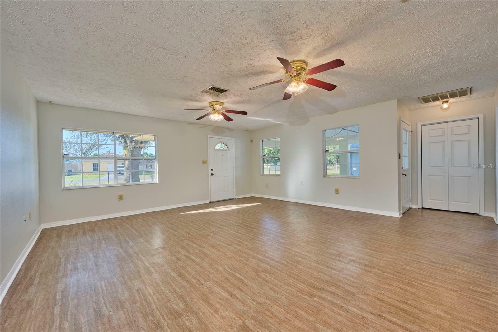 Property Photo:  190 Holland Street  FL 33859 