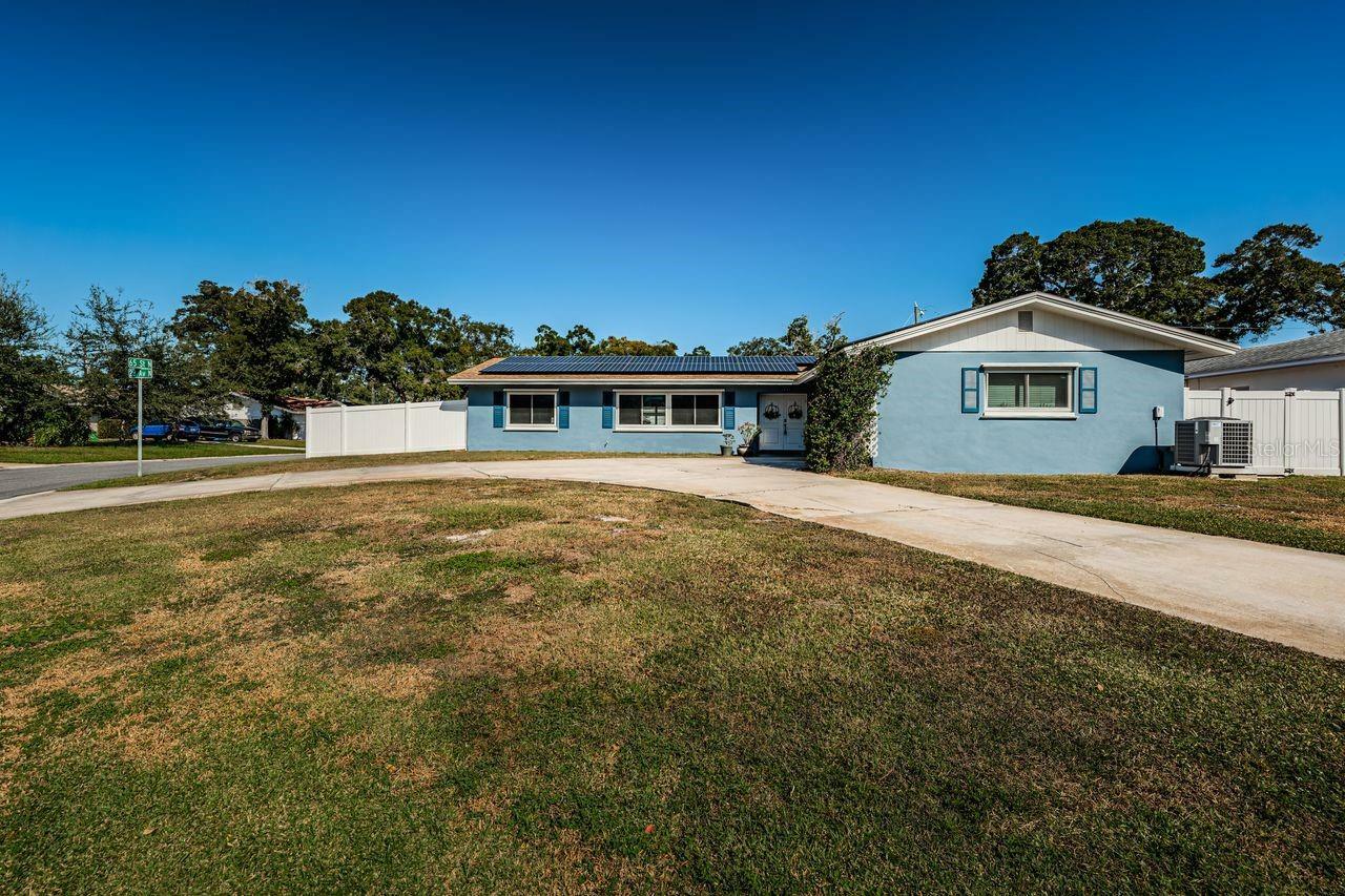 Property Photo: 6489 28th Avenue N FL 33710