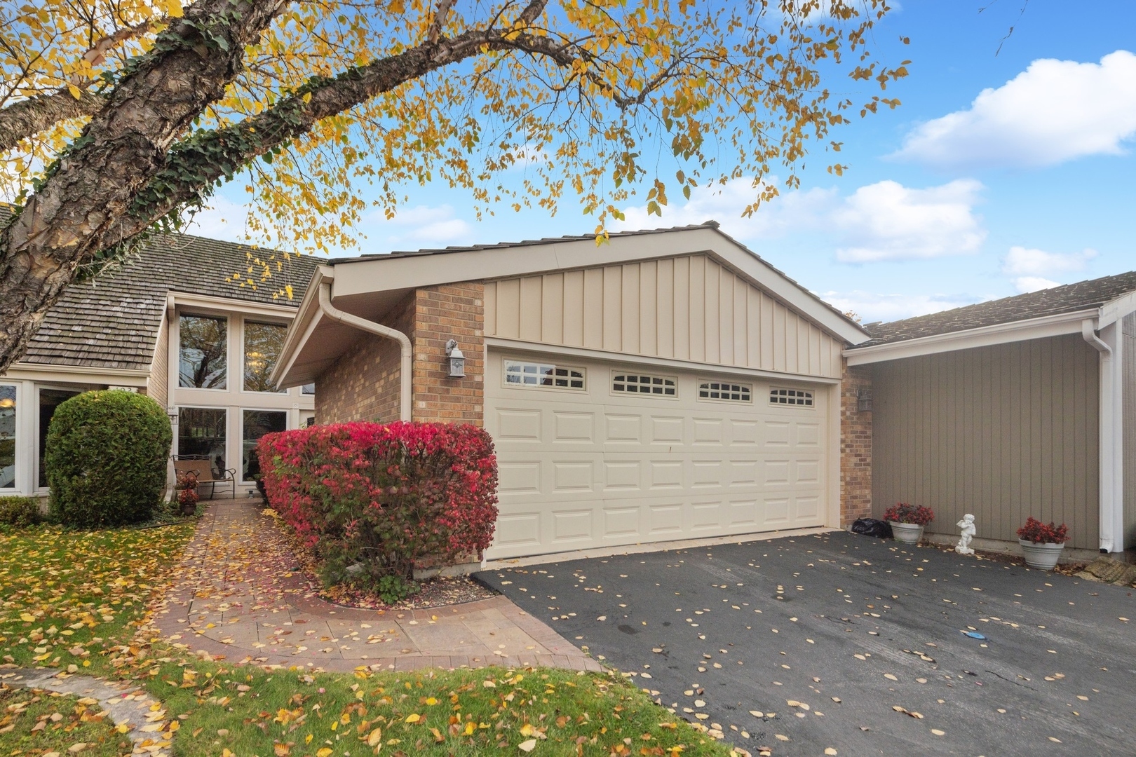 102 Briarwood Circle  Oak Brook IL 60523 photo