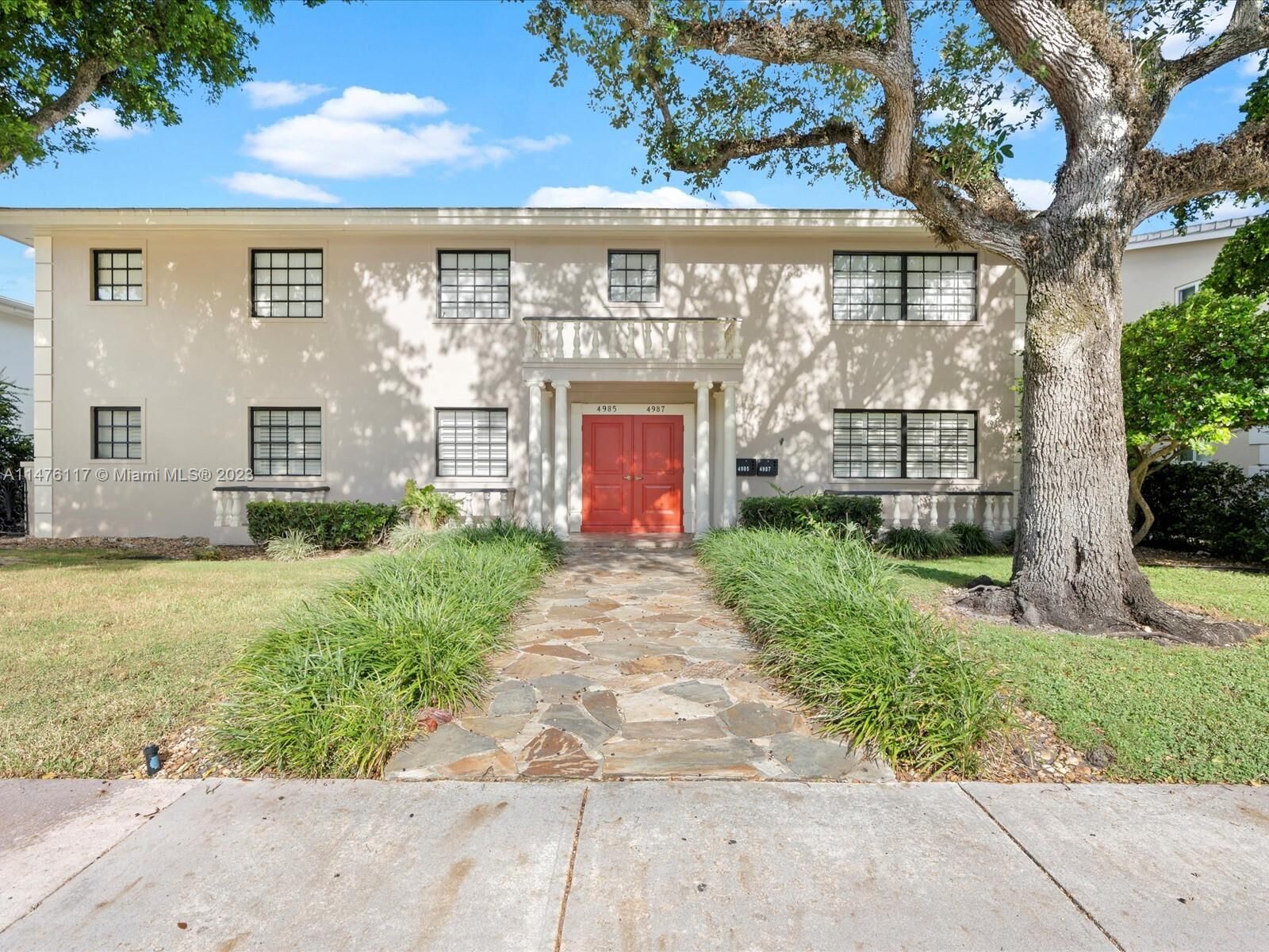 Property Photo: 4985 Ponce De Leon Blvd 4985 FL 33146