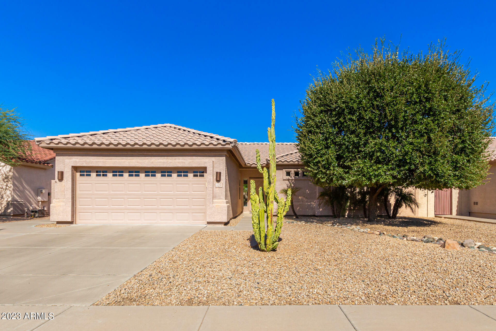 Property Photo: 1210 E Torrey Pines Lane AZ 85249