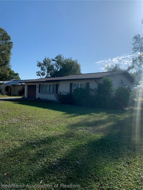 4229 Capri Street  Sebring FL 33872 photo