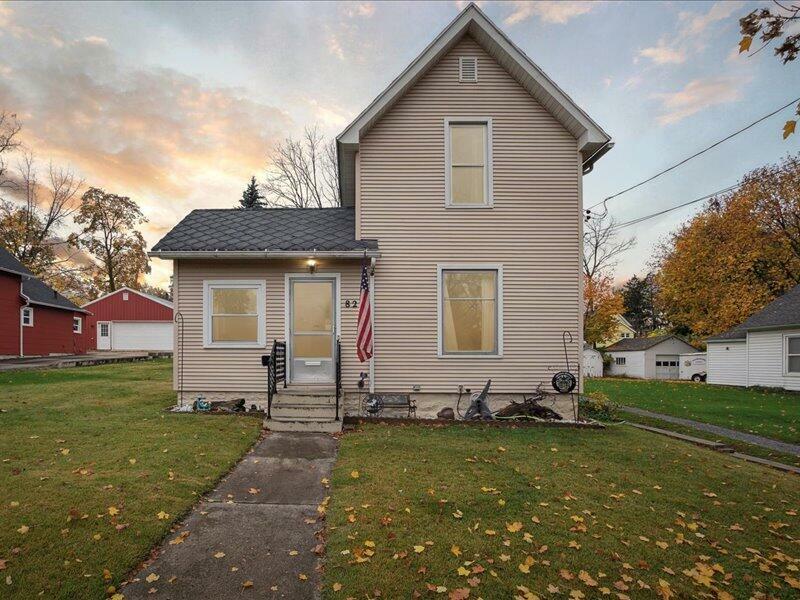 Property Photo:  828 Bush Street  MI 49202 