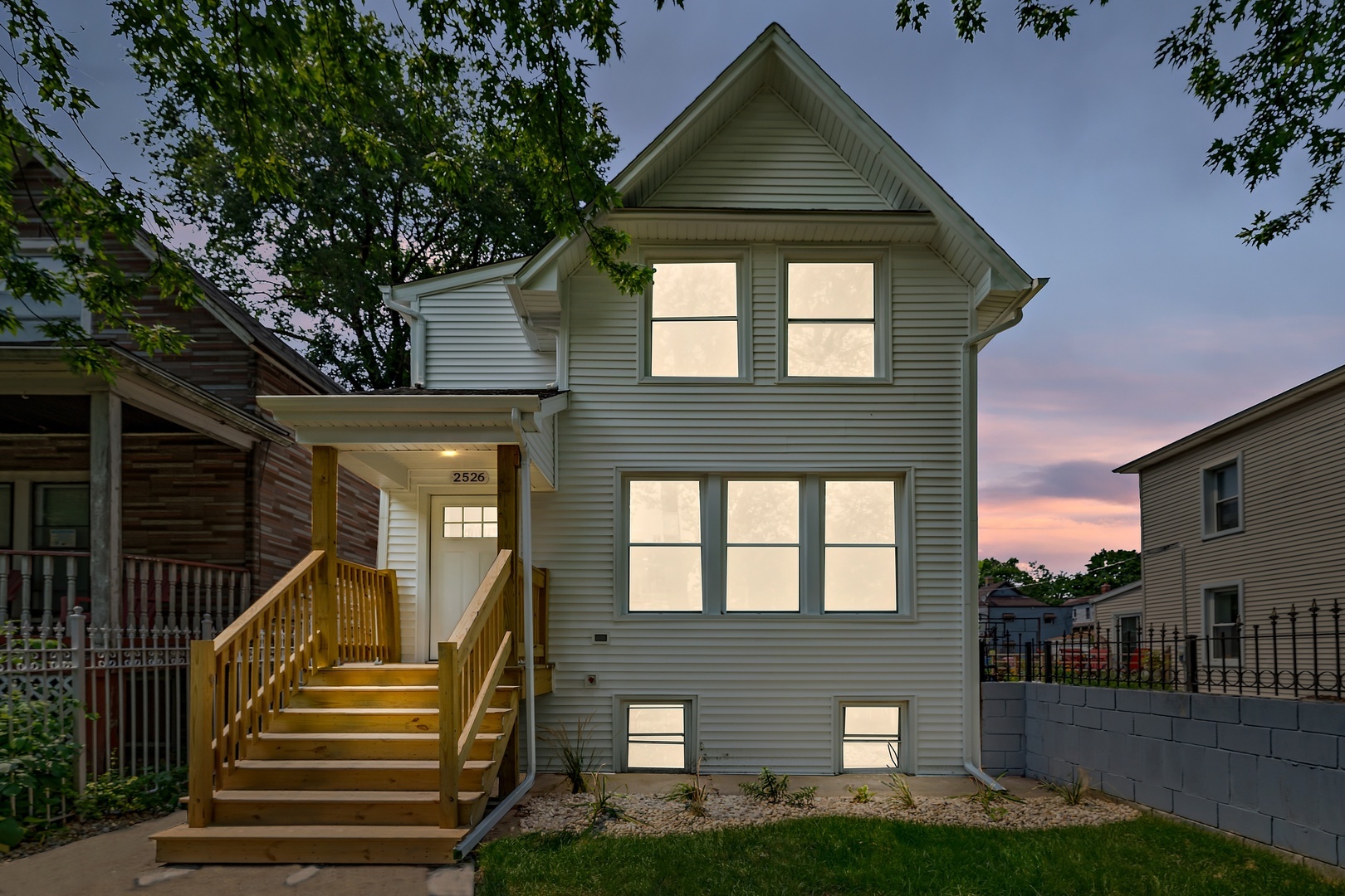 Property Photo:  2526 N Springfield Avenue  IL 60647 