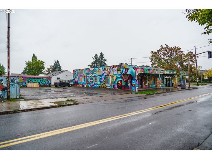 Property Photo: 1463 NE Killingsworth St OR 97211