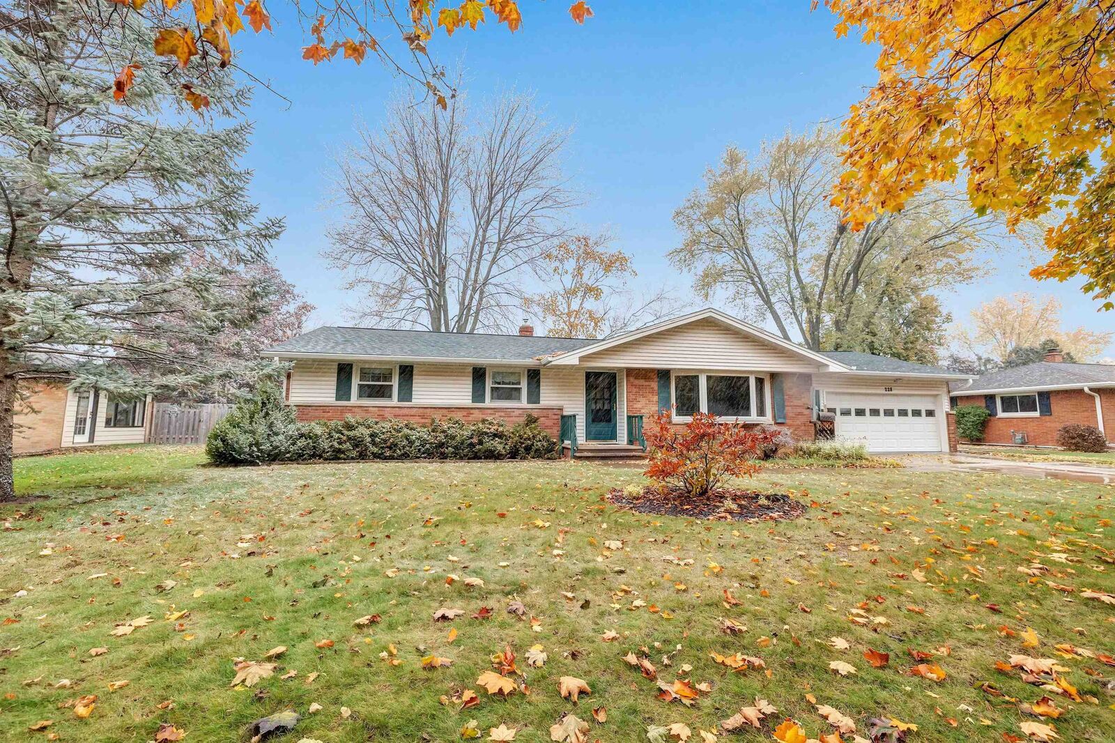 Property Photo:  228 S Clay Street  WI 54115 