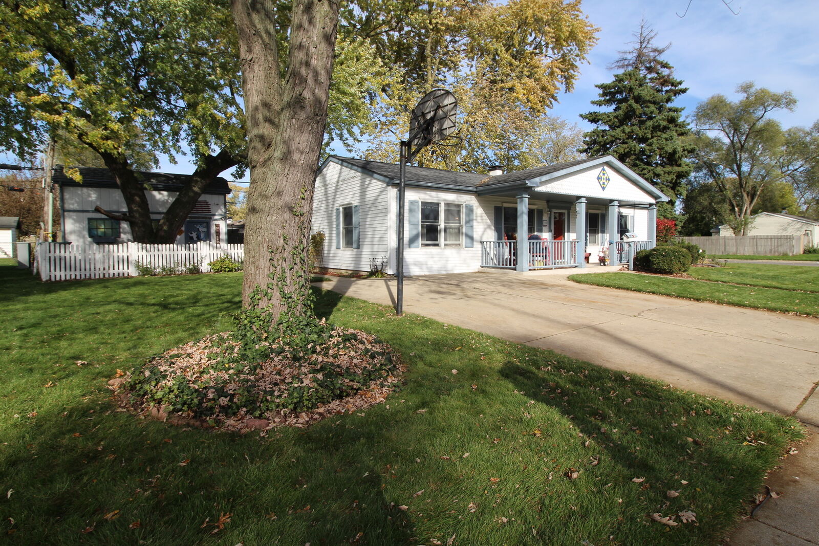 Property Photo:  320 Arlington Drive  IL 60446 