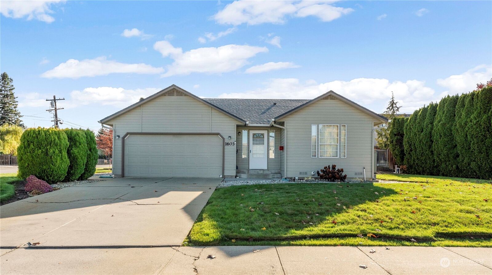 3 bed Wenatchee home for sale 1603 Alderwood Drive, Wenatchee, WA 98801