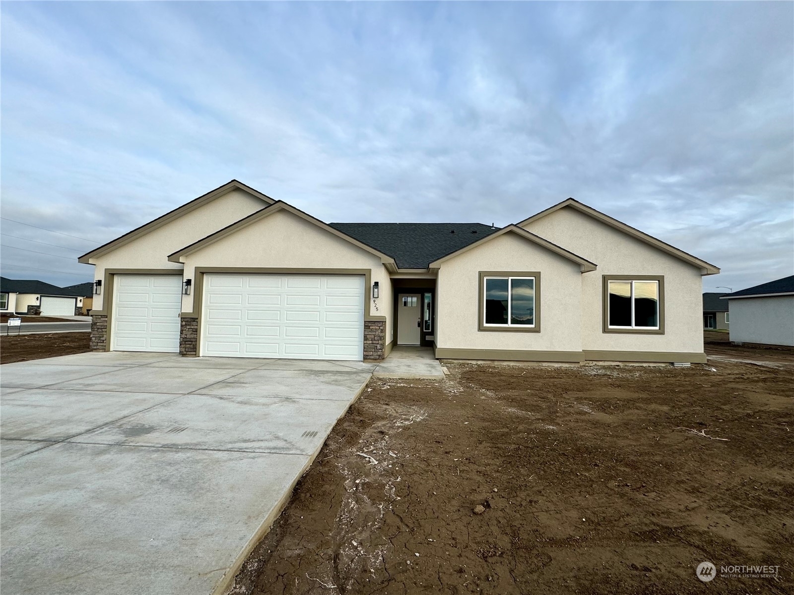 Property Photo: 925 Q Street SW WA 98848