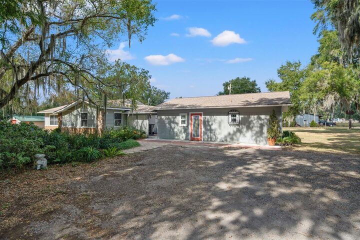 Property Photo:  1058 Cr 318  FL 33513 