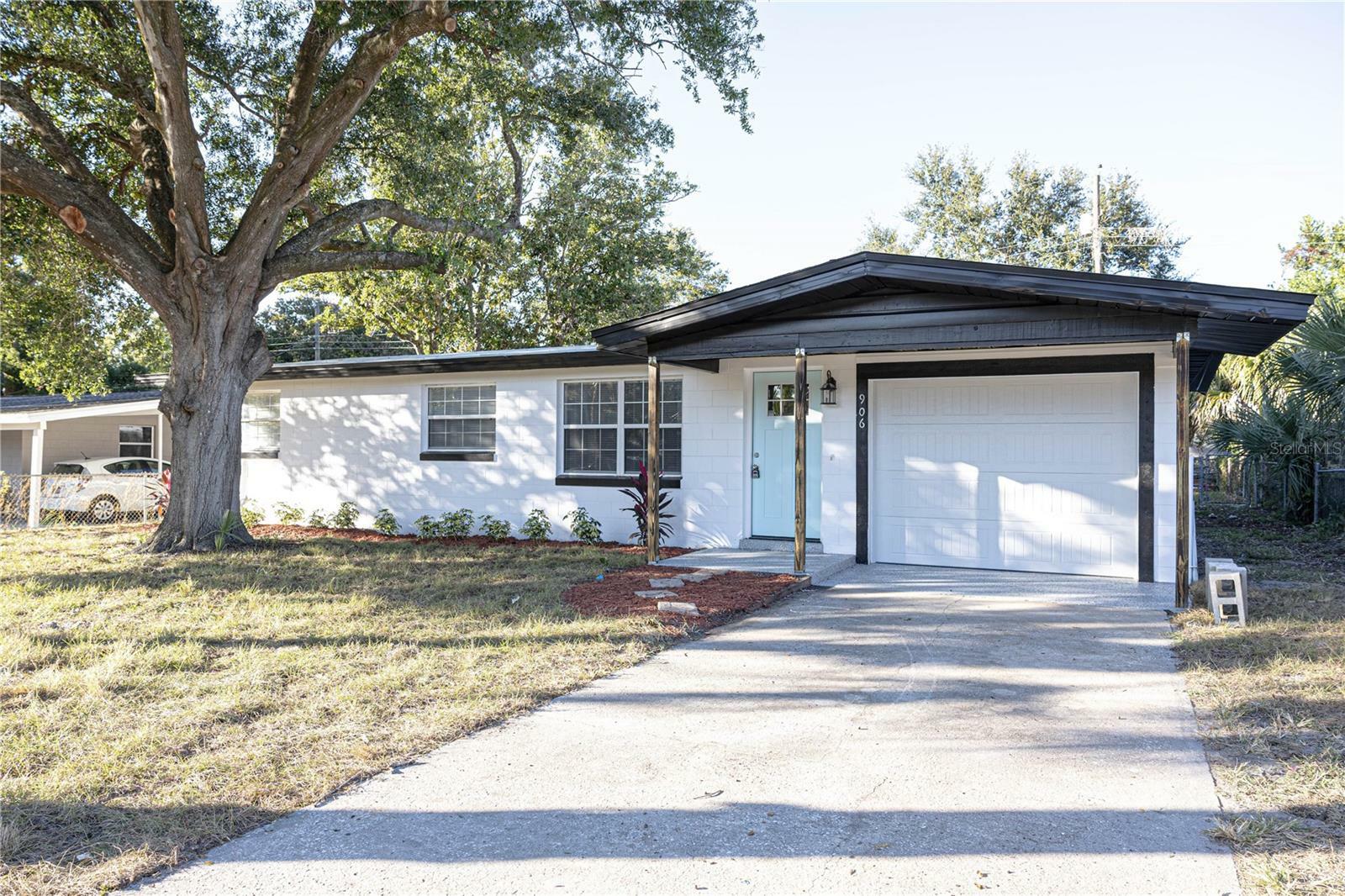 Property Photo:  906 Center Street  FL 34761 