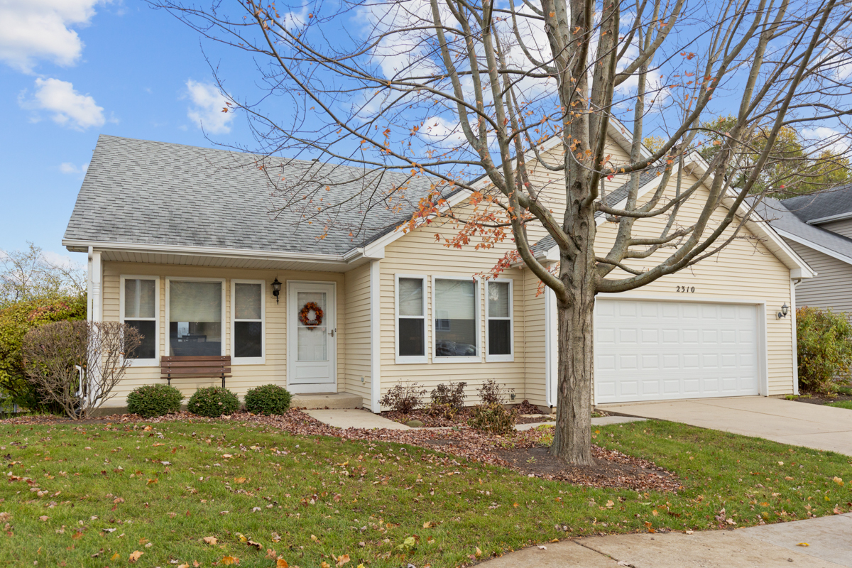 Property Photo:  2310 Horned Owl Court  IL 60123 