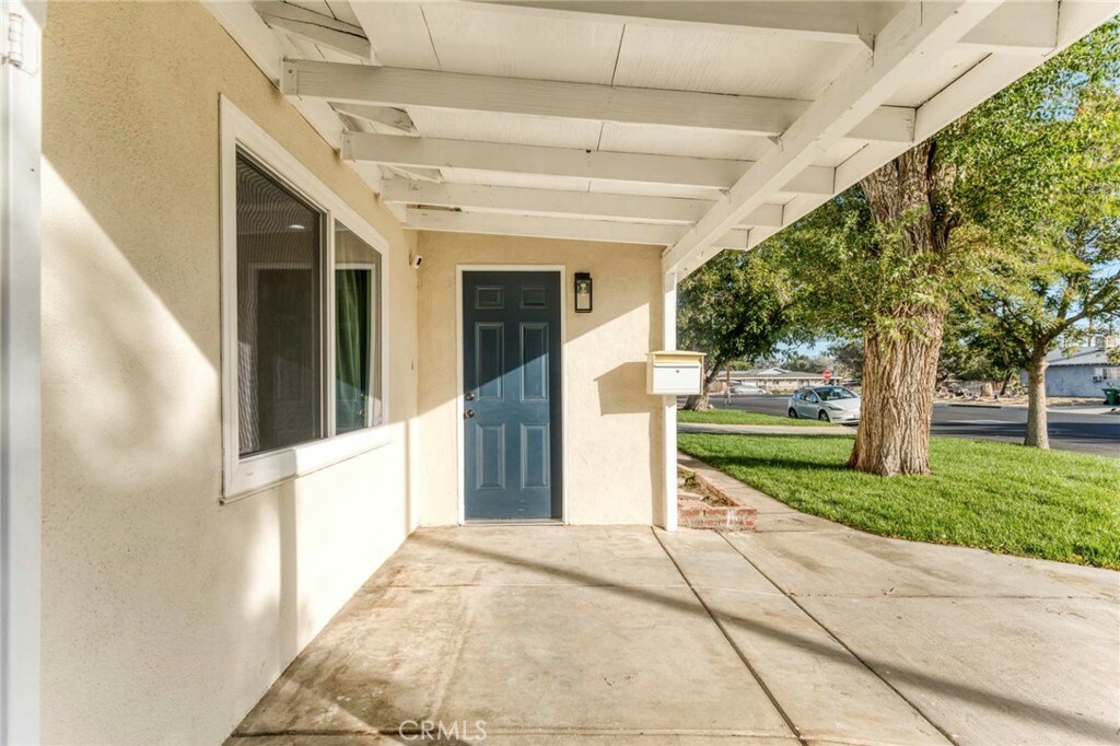 Property Photo:  44335 Glenraven Road  CA 93535 