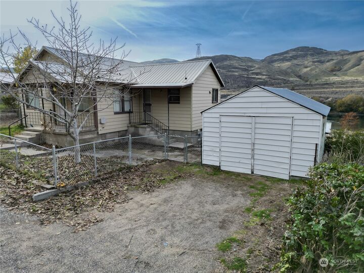 Property Photo:  9 Pine Drive  WA 99116 