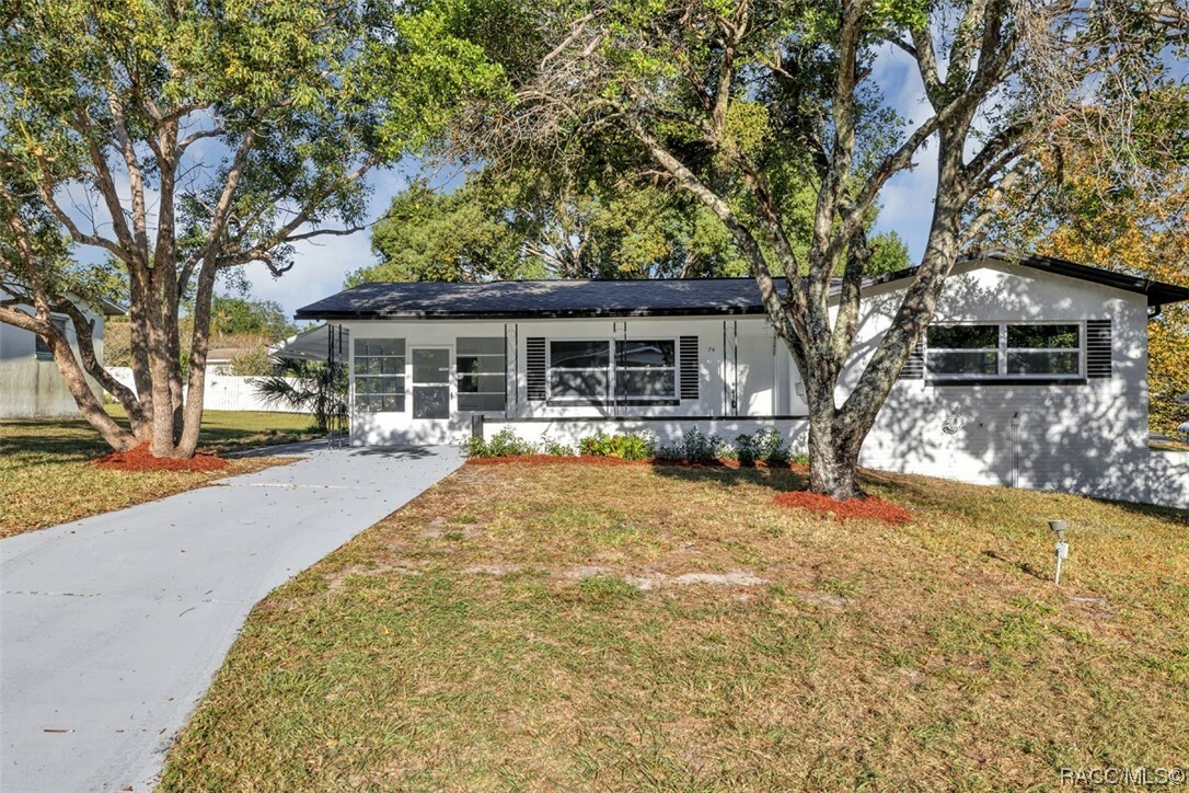 Property Photo:  74 S Jefferson Street  FL 34465 