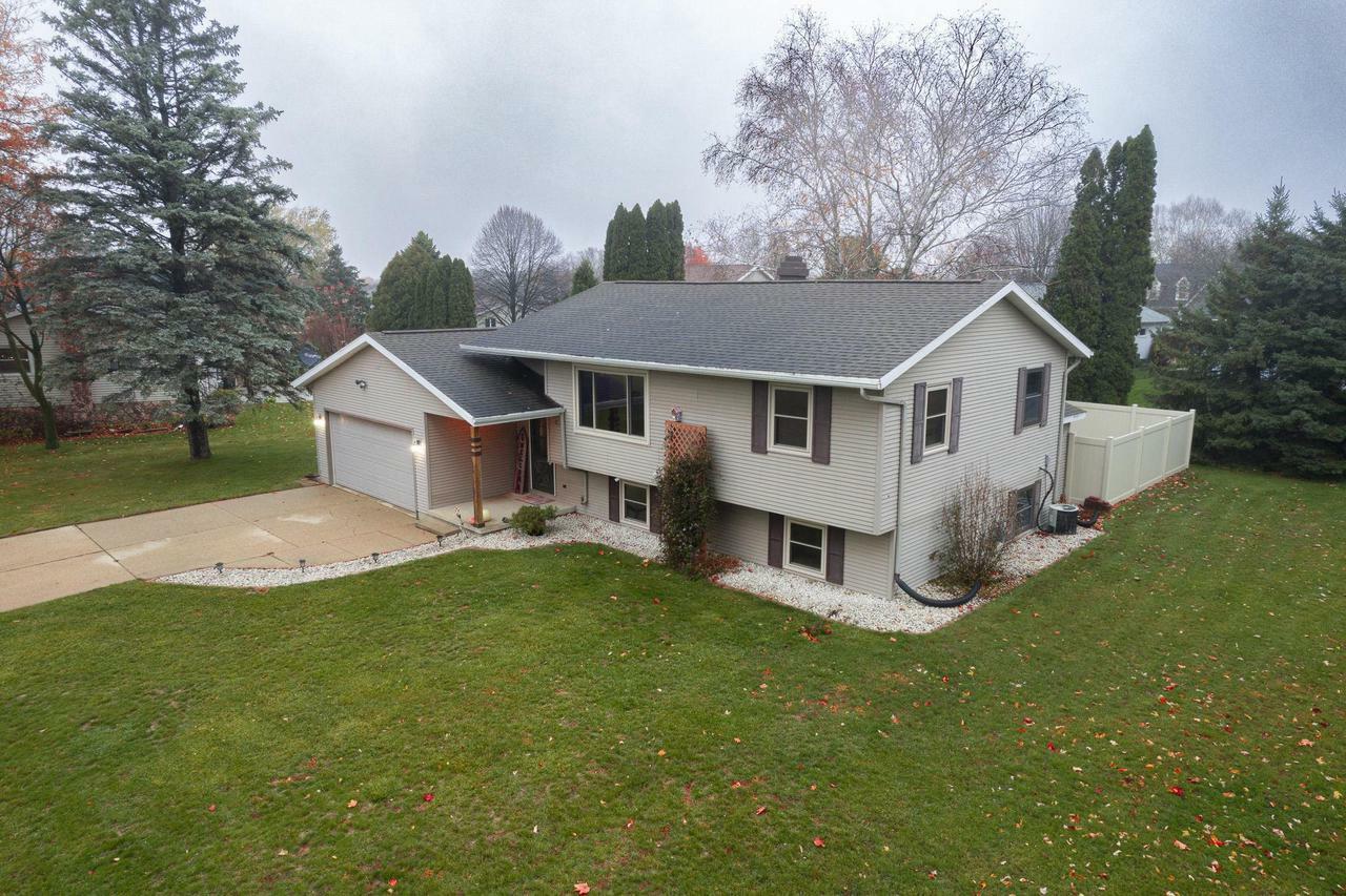 Property Photo:  1017 Georgetown Circle  WI 53916 