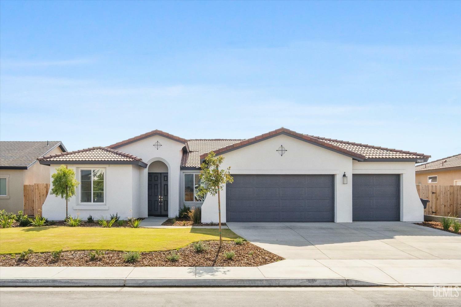 Property Photo:  7405 Emerald Green Avenue  CA 93313 