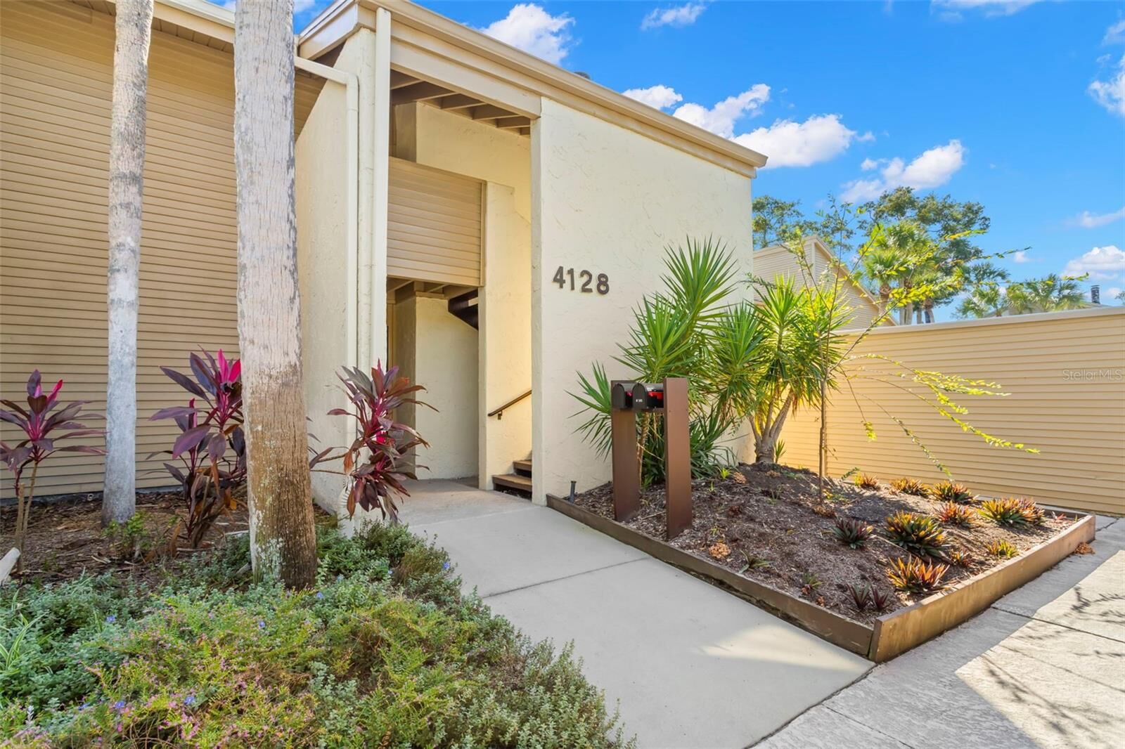 Property Photo:  4128 Pinelake Lane 101  FL 33618 