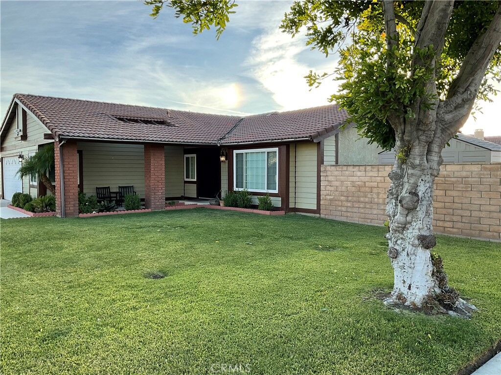 Property Photo:  844 S Driftwood Avenue  CA 92376 