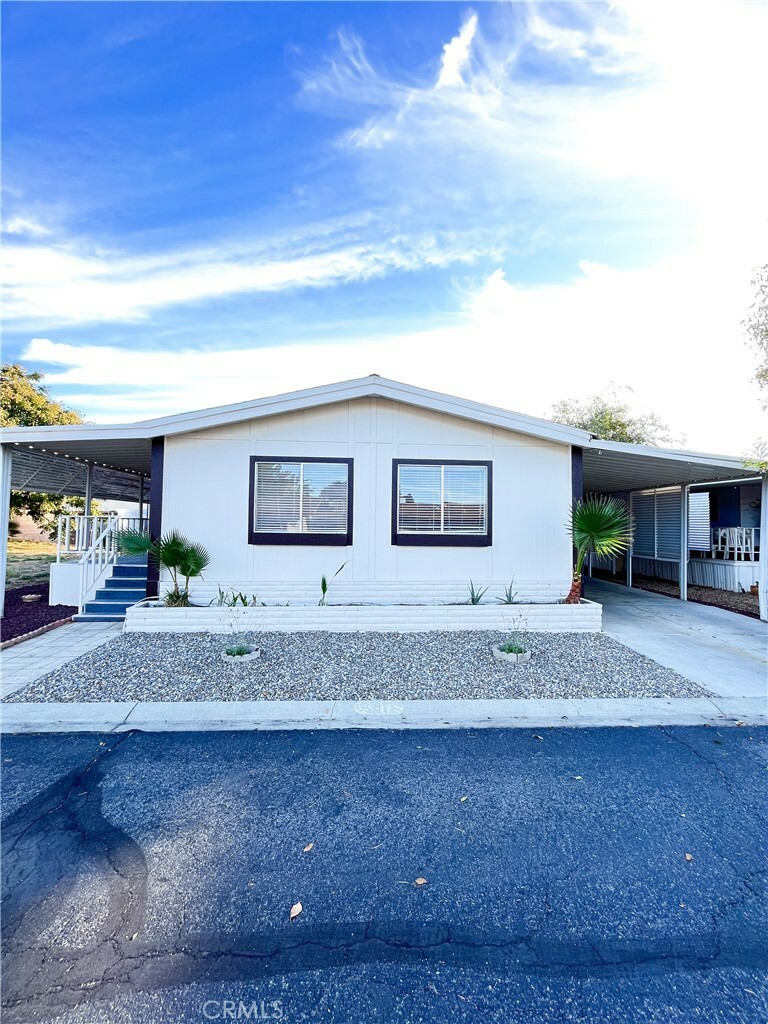 Property Photo:  1300 W Menlo Avenue 3  CA 92543 