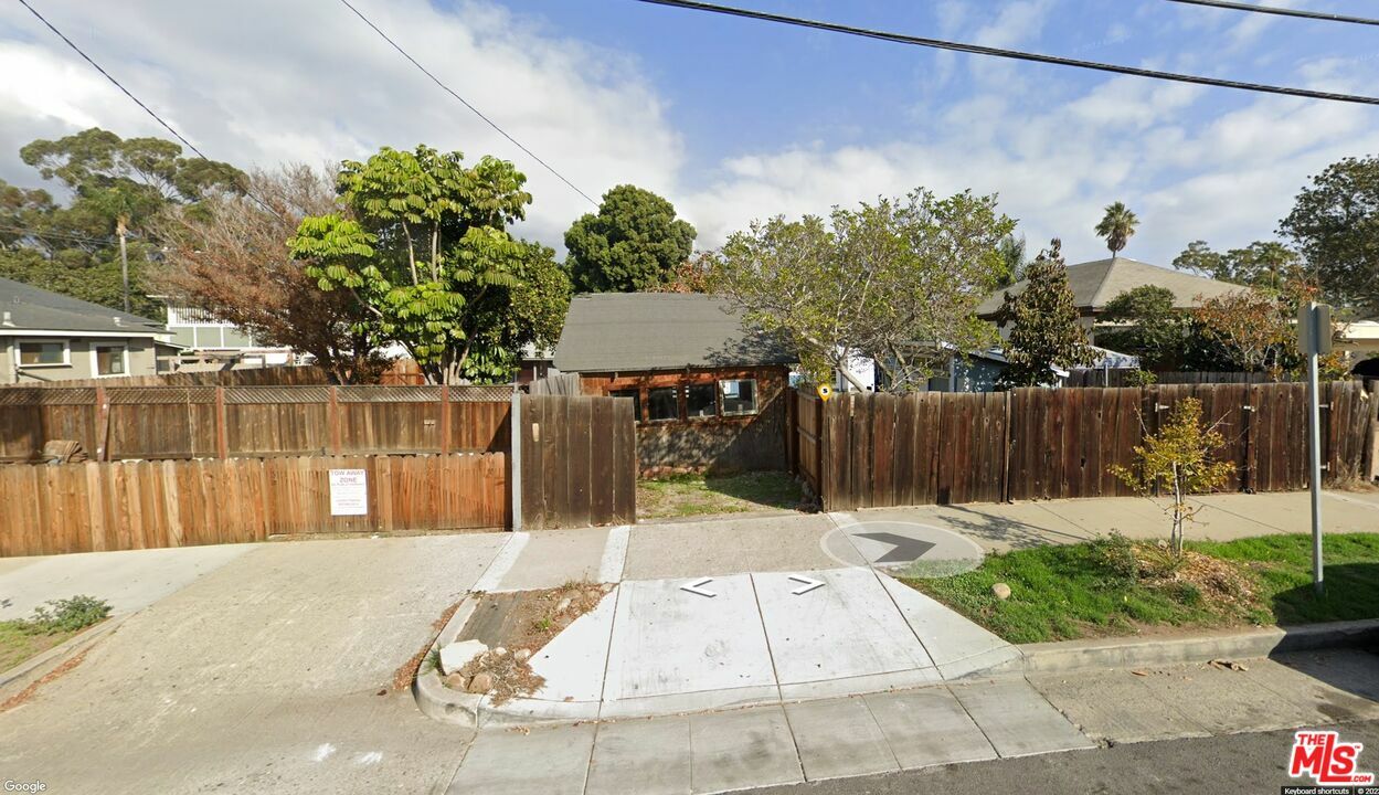 Property Photo:  823 Orange Ave  CA 93101 