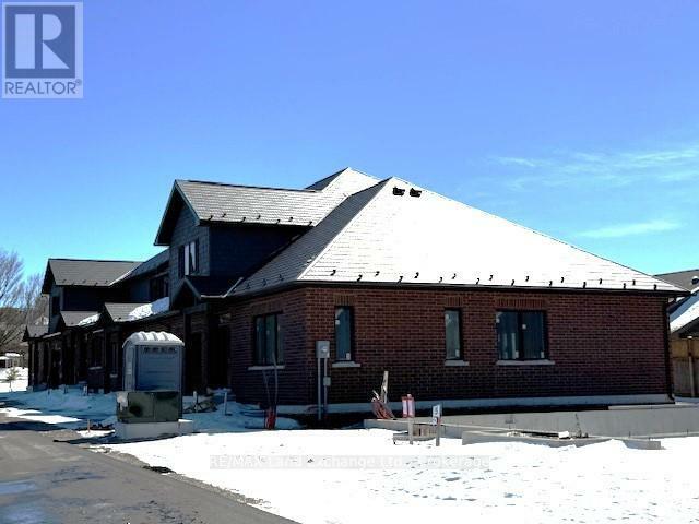 Property Photo: 8 Golf Links Road Unit 4 ON N2Z 0G1