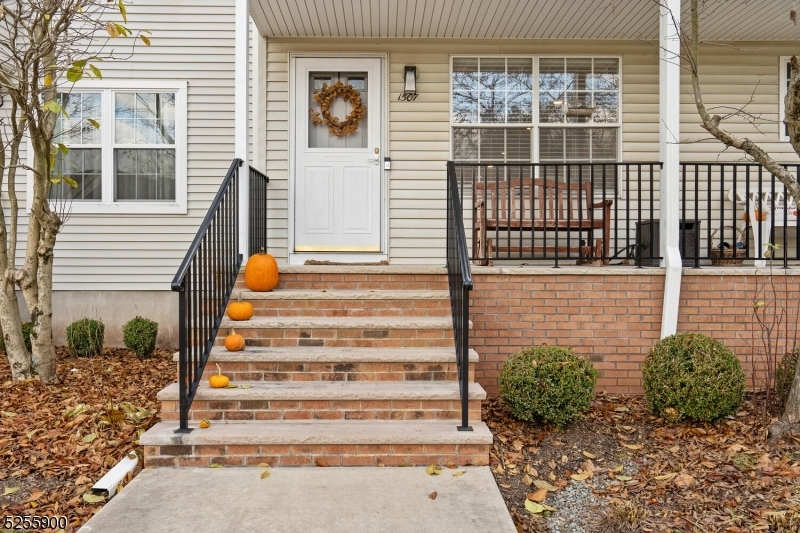 Property Photo:  1507 Cobblestone Court  NJ 08822 