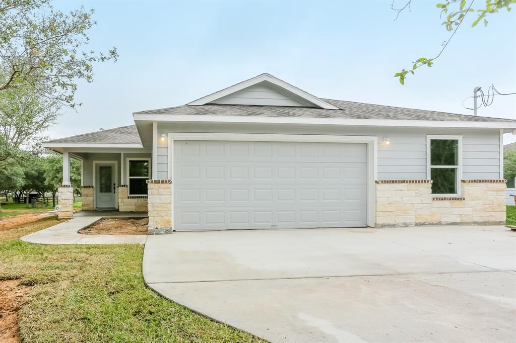 Property Photo: 3105 Cr 81 TX 77583