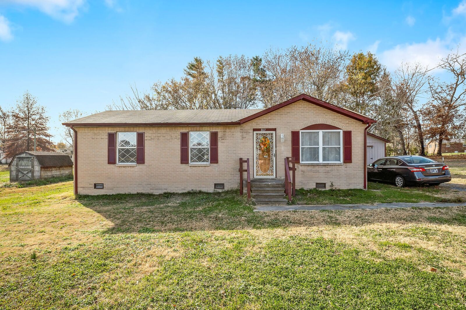 Property Photo:  807 Je Evins Ave  TN 37166 