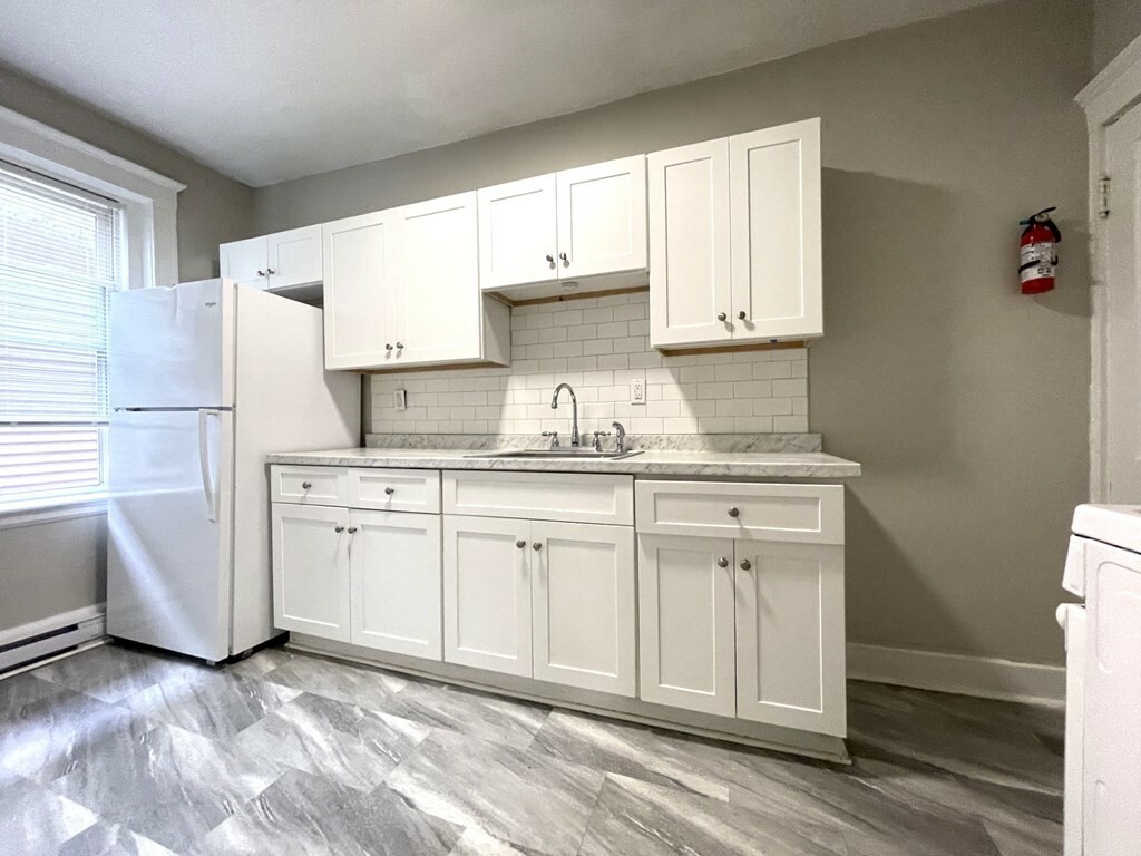 Property Photo: 15 Huss Ct 202 MA 01905
