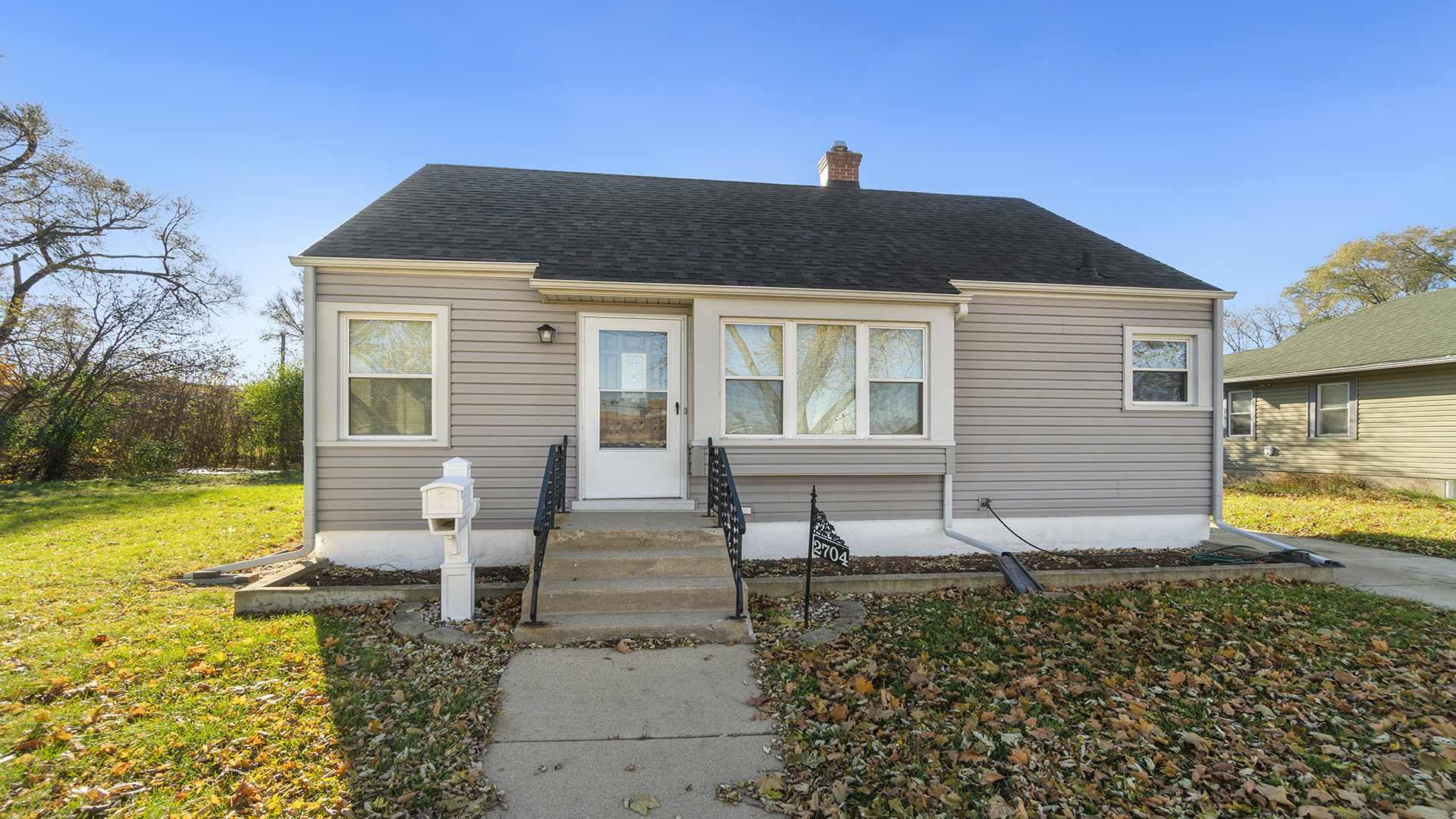 Property Photo:  2704 Lawndale Avenue  IL 61101 