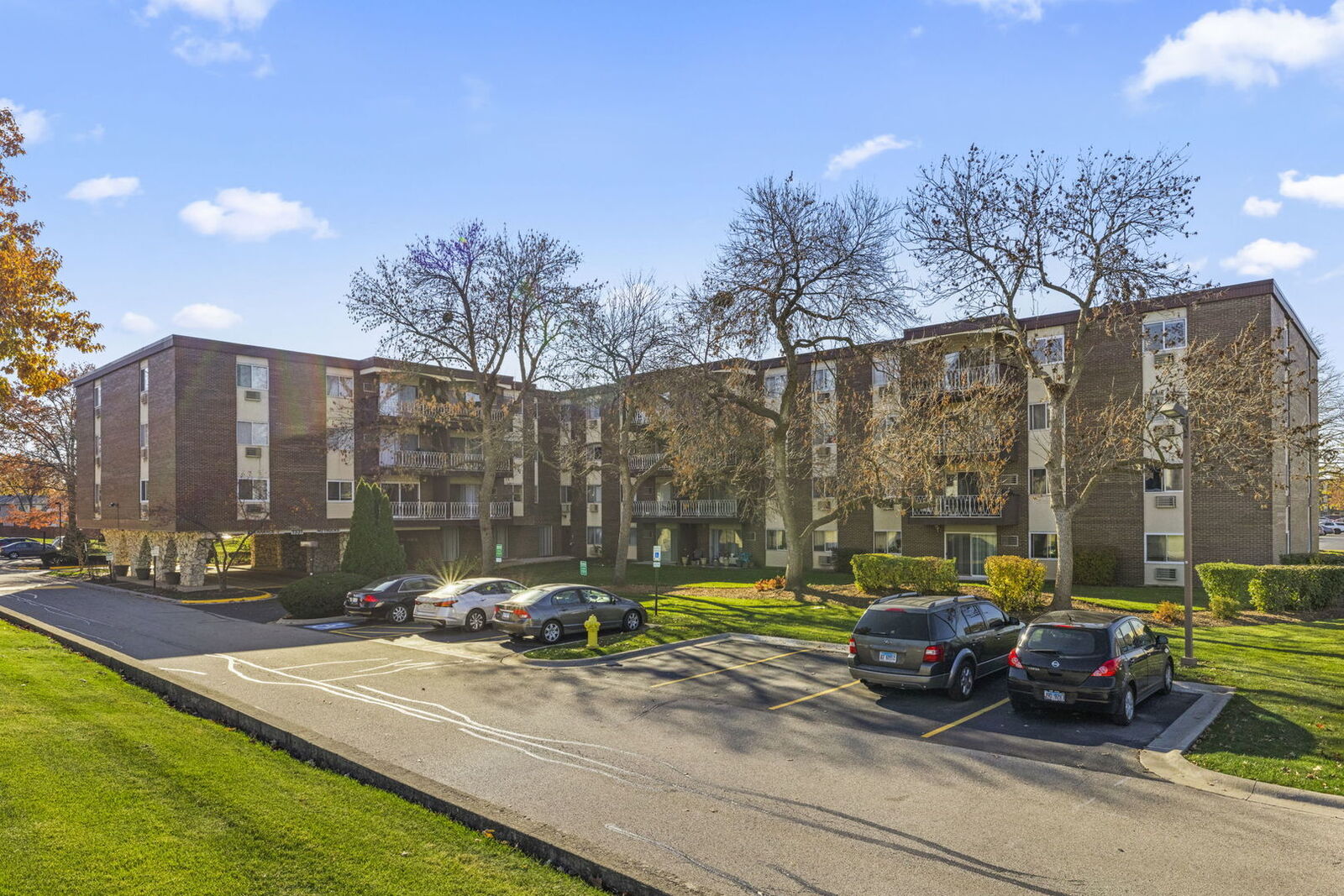 Property Photo:  1331 S Finley Road 108  IL 60148 