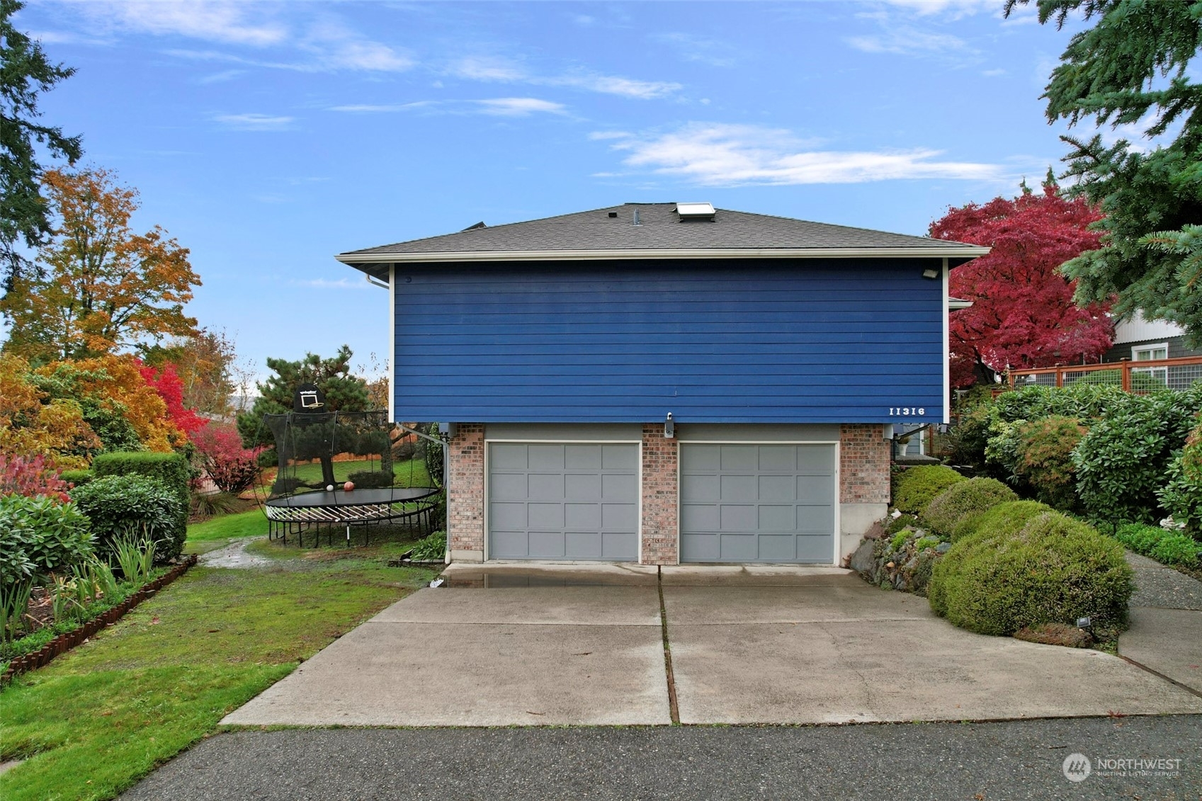 Property Photo: 11316 NE 60th Street WA 98033