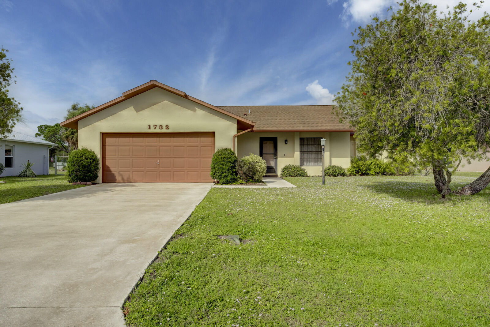 Property Photo:  1732 SE Mariana Road  FL 34952 