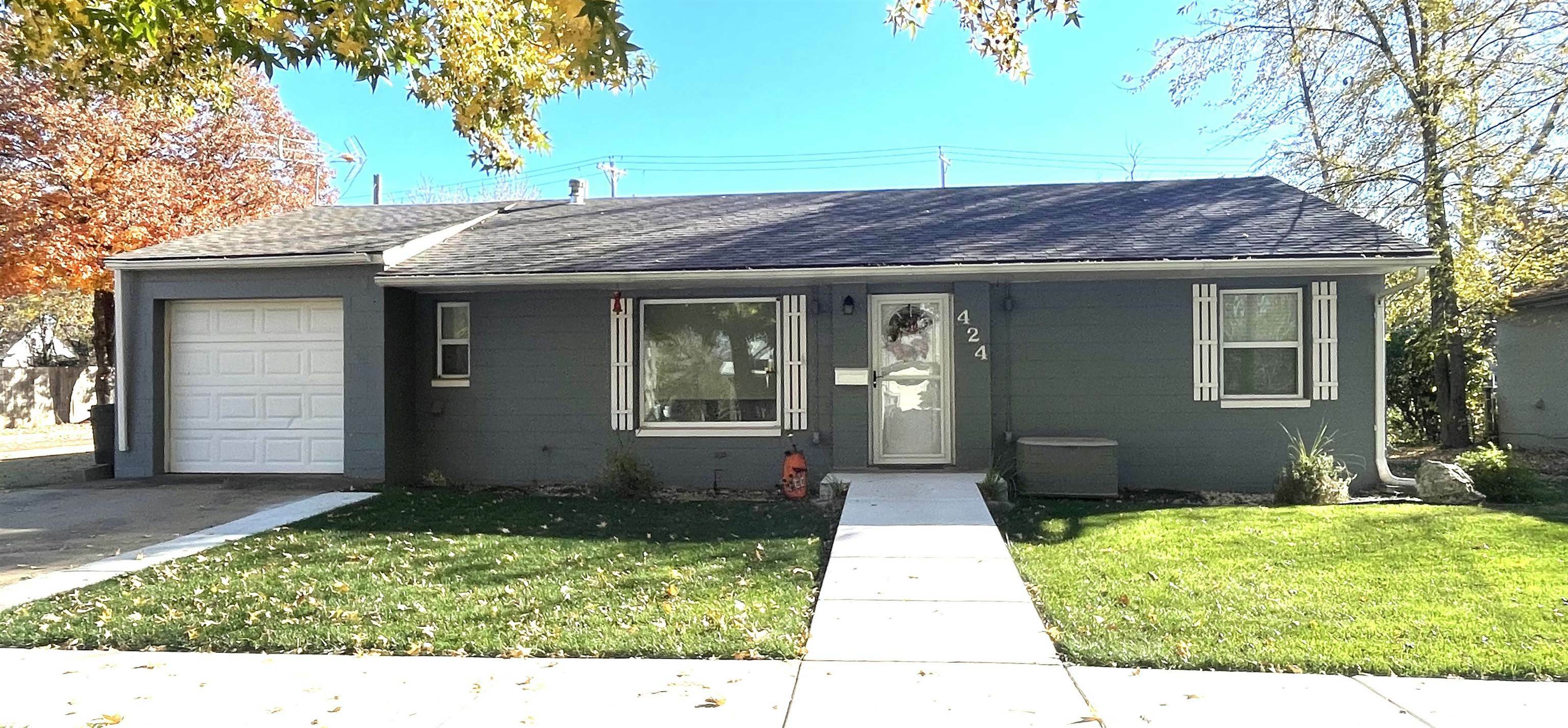 Property Photo:  424 Iowa St  KS 67156 