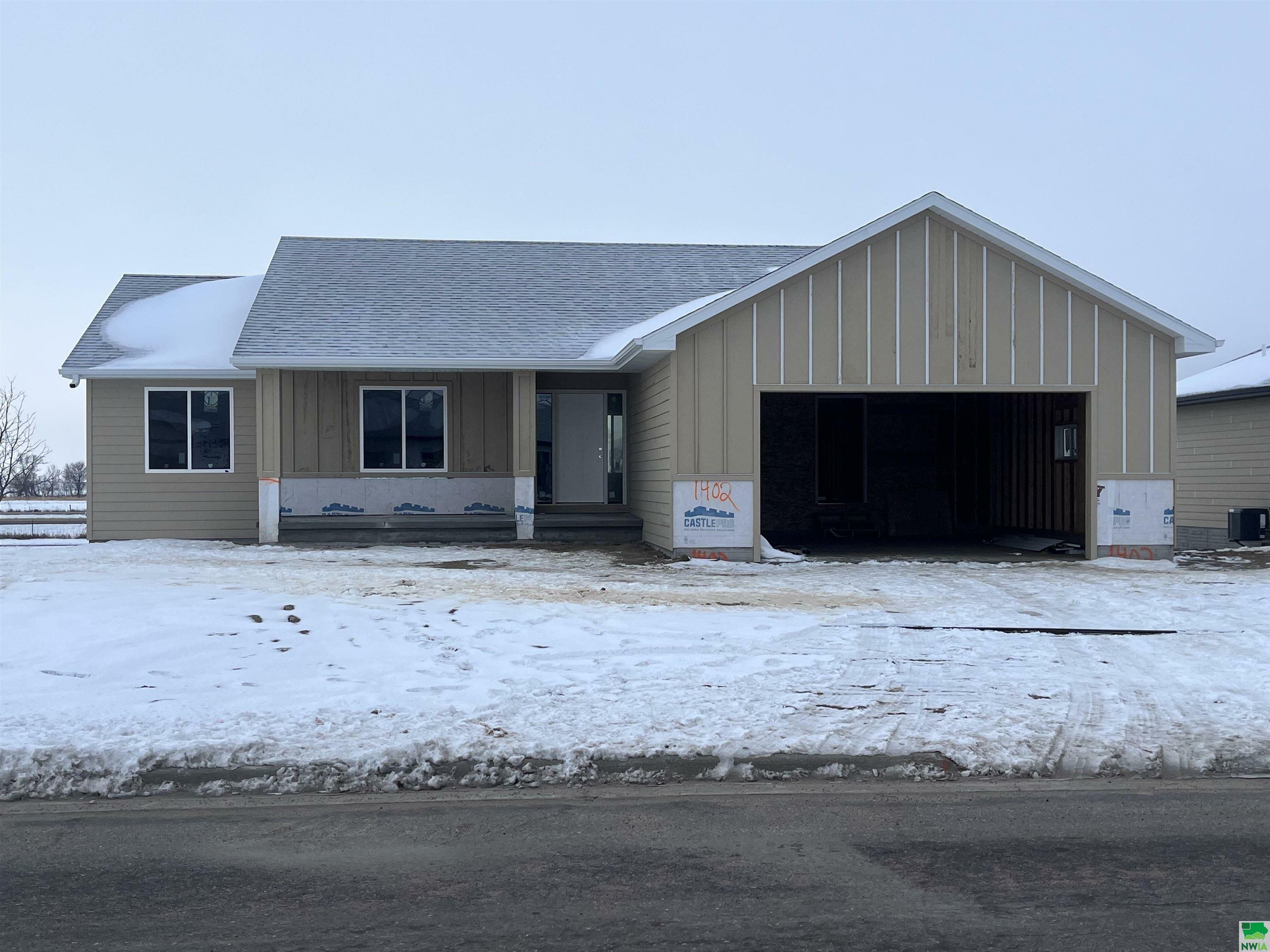 Property Photo:  1402 Country Club Drive  SD 57025 