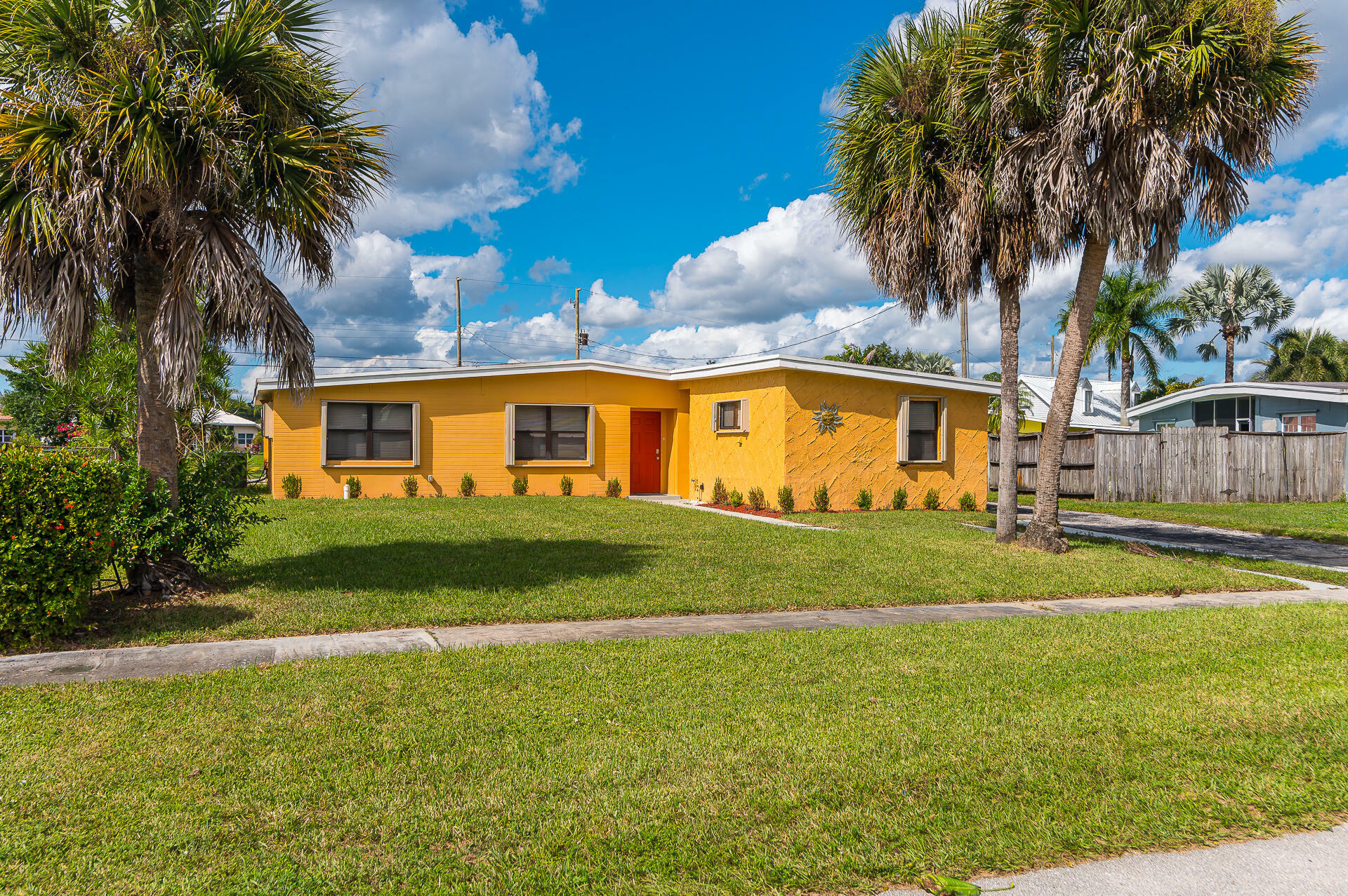 Property Photo:  903 Hibiscus Drive  FL 33411 