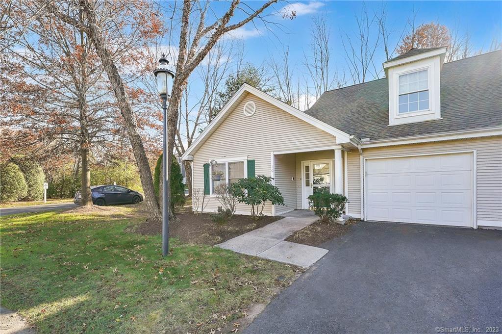 Property Photo: 10 Henley Way 10 CT 06117