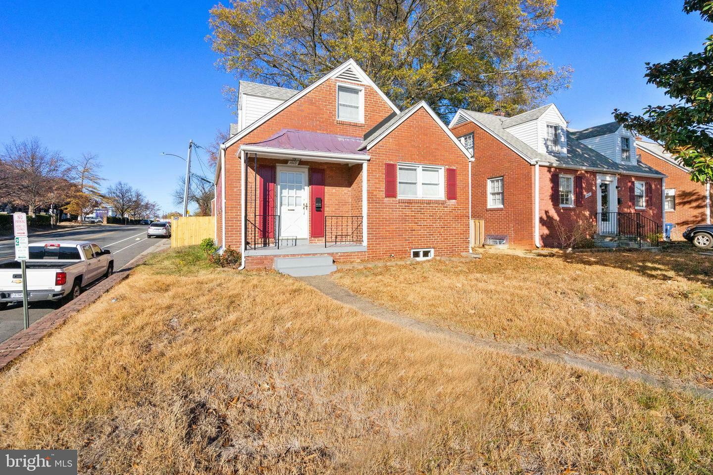 Property Photo:  1609 W Braddock Road  VA 22302 