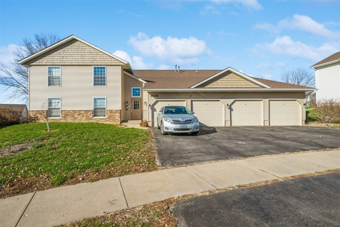 Property Photo: 3608 Foxborough Terrace NE A IA 52402