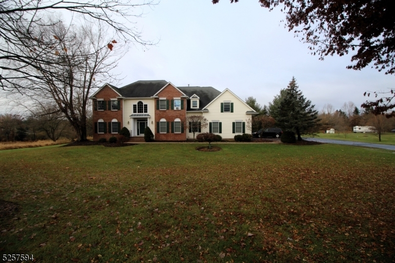 Property Photo: 4 Hope Ct NJ 08844