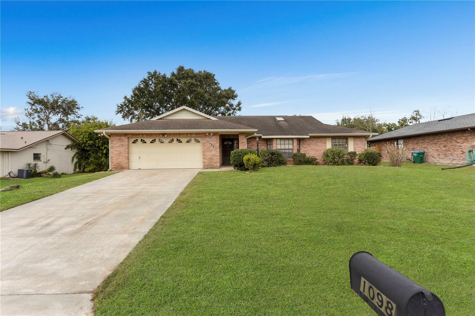 Property Photo:  1098 Eagles Nest Avenue  FL 32725 