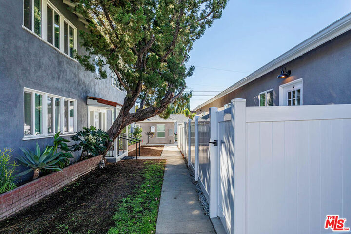 Property Photo:  1818 W Glenoaks Boulevard E  CA 91201 