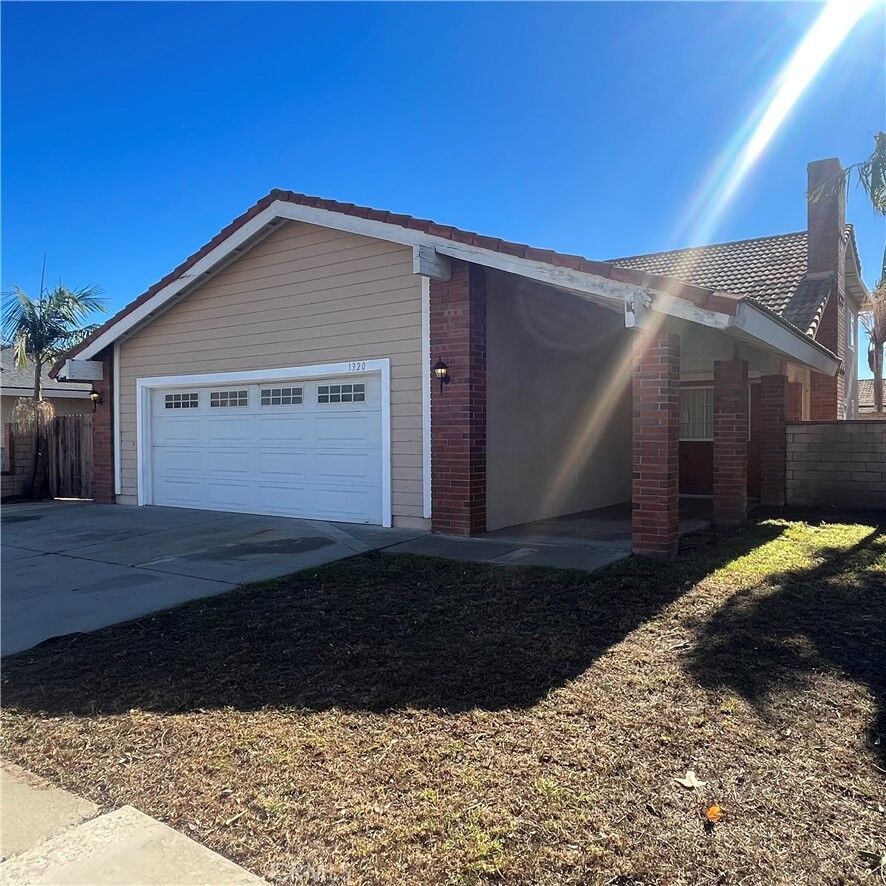 Property Photo:  1320 Juneberry Place  CA 93036 